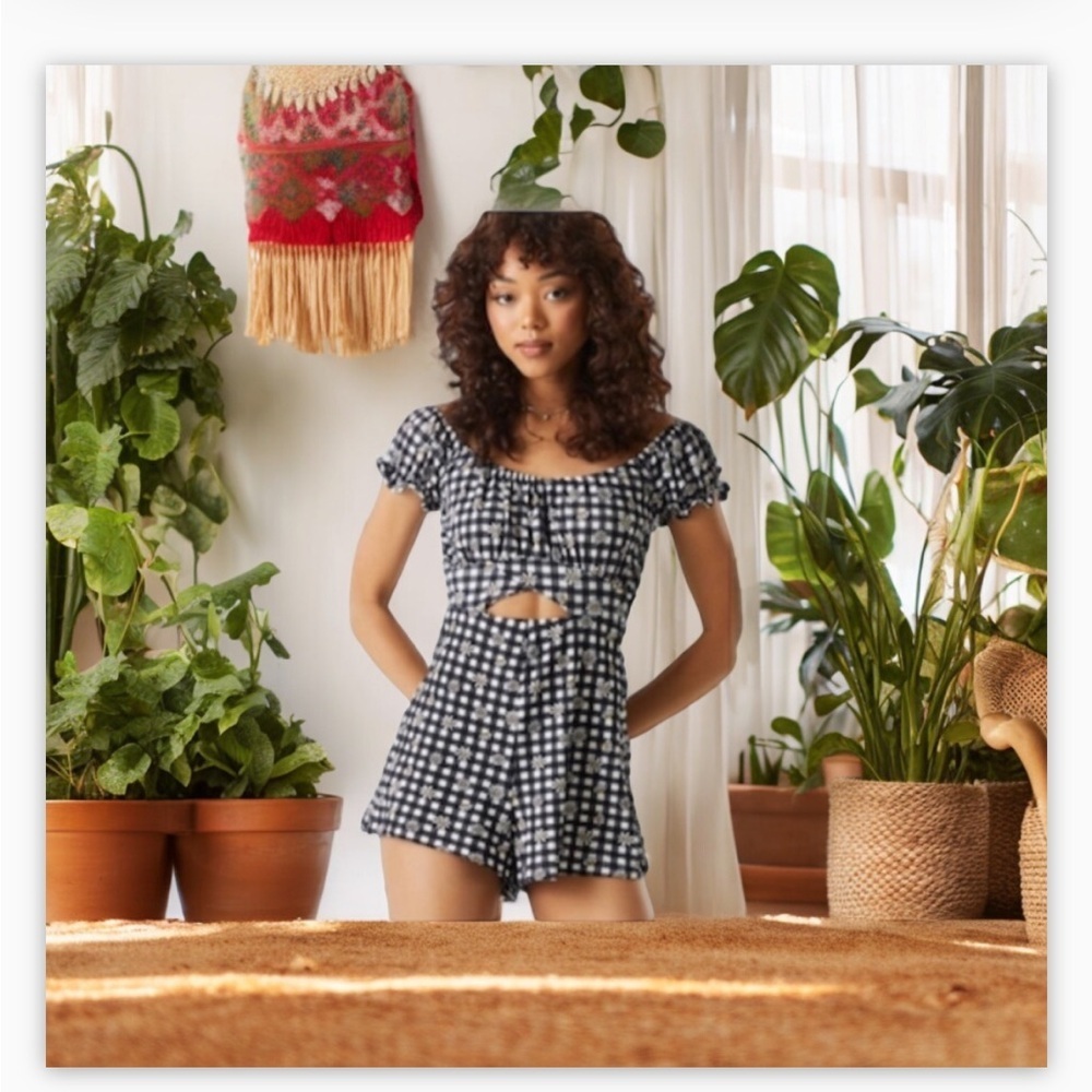 Gingham Cut-Out Milkmaid Romper Black and White -NWOT sz Lg - Picture 7 of 11